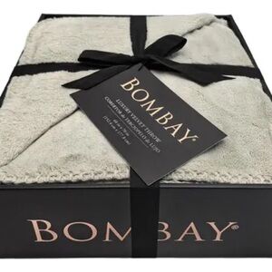 BOMBAY White Luxury THROW Blanket Nwots